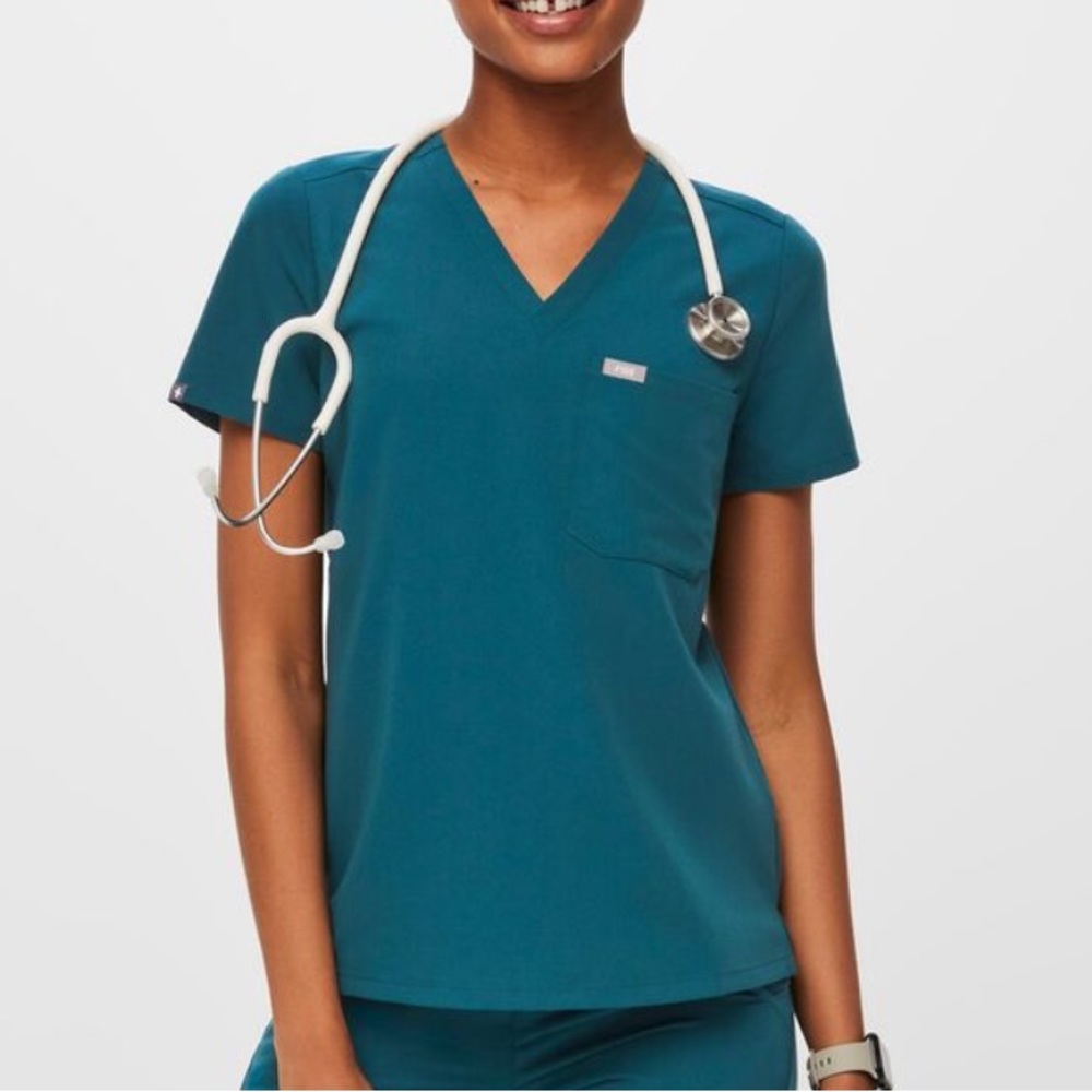 Figs small- catarina one pocket scrub top in Caribbean blue